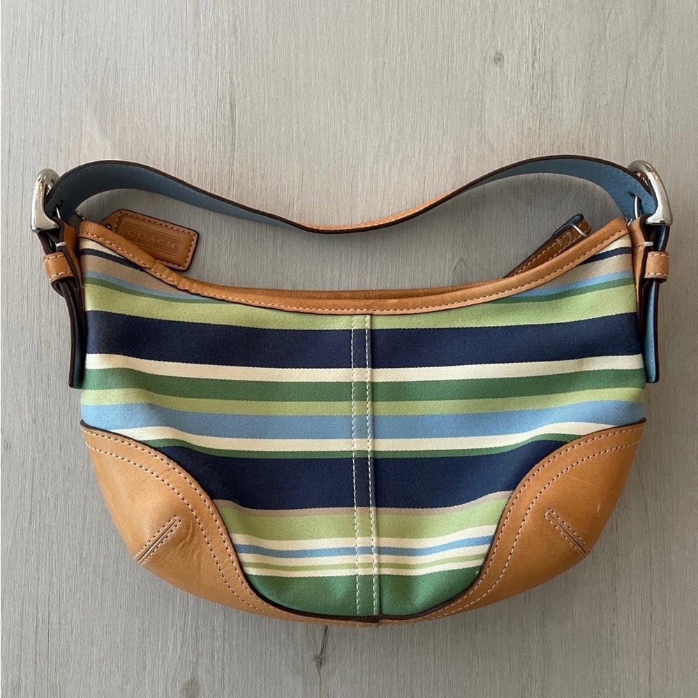 Coach multicolor
Hobo Handbag with reversible handle (L2J-9514)